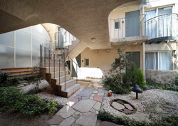 A BEAUNE 　ア ボーヌ